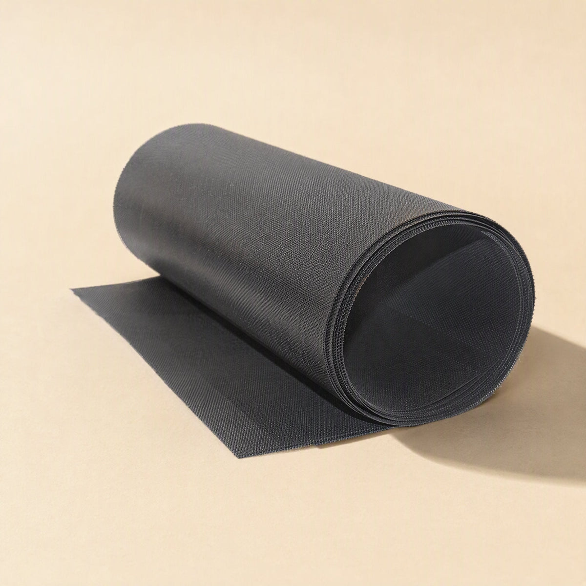 Fanfilter – Black mesh roll with unrolled end, shown in a darker grey tone with a visible woven texture