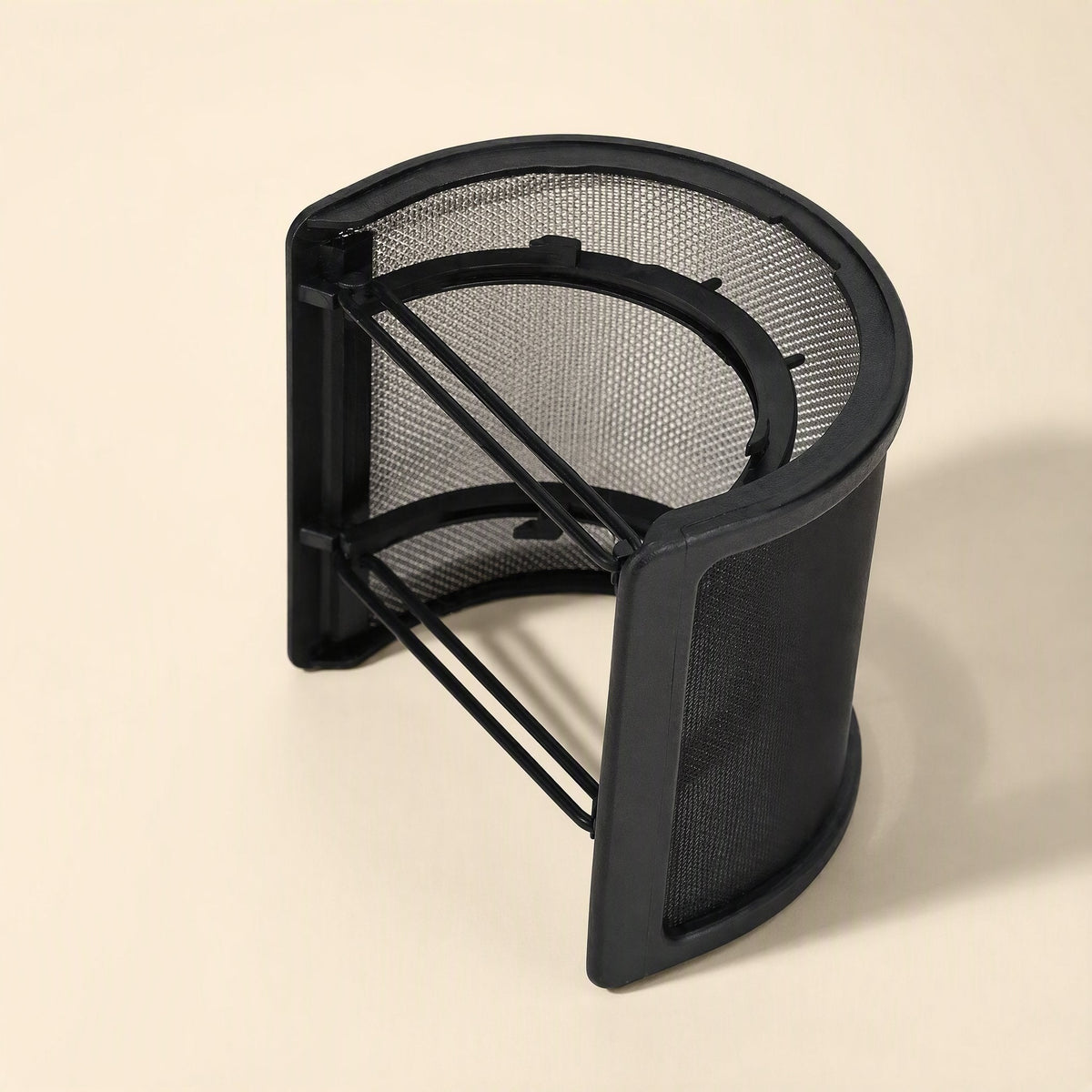 Curvecatch – Black U-shaped pop filter seen from above, showing the inner frame supports and mesh