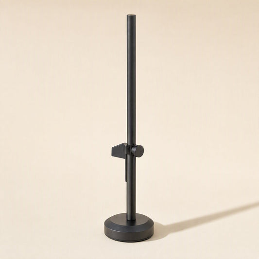 Cardstead – Black support bracket with clamp and thumbscrew on the pole, standing on a round base