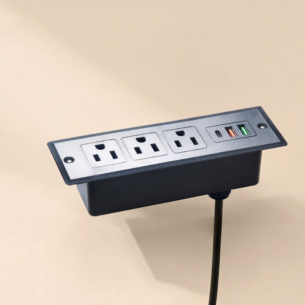 Deskcharge – Front-angle view of the three-outlet socket with USB-C and USB-A ports and a thin cord below