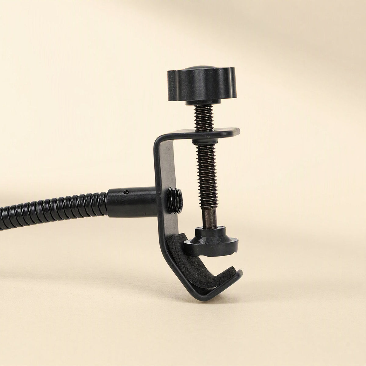 Streamveil – Close-up of the black metal C-clamp with thumbscrew at the end of the gooseneck arm