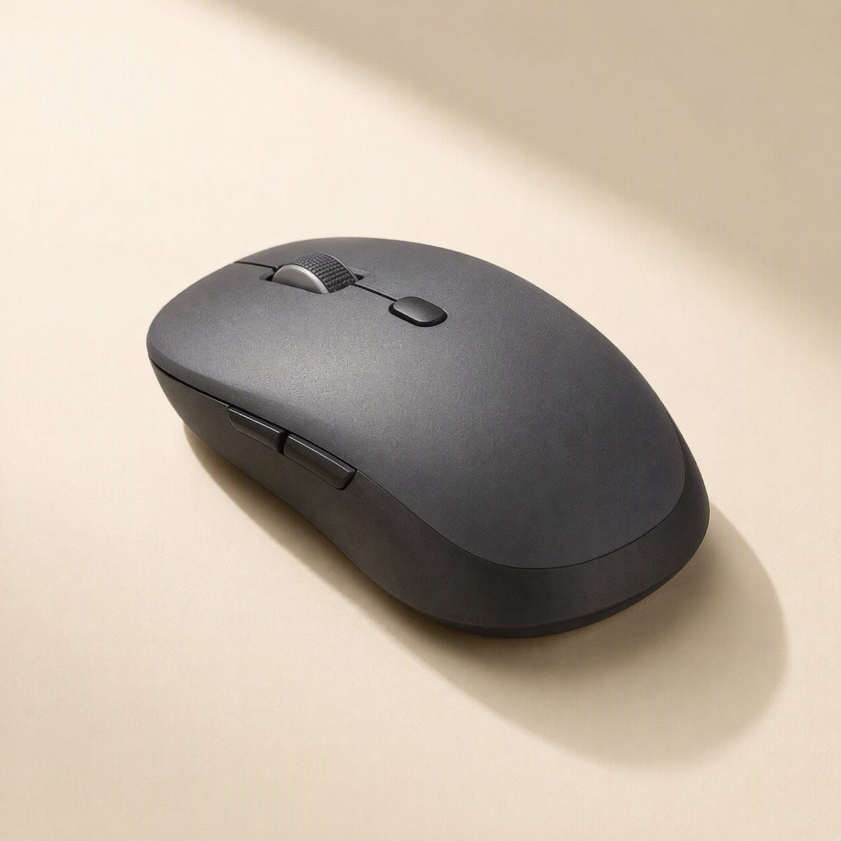 Twintrack – Black matte wireless mouse at an angle, showing the scroll wheel and two side buttons
