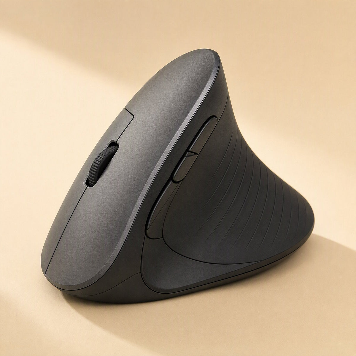 Palmtilt – Dark grey vertical mouse seen from above with a ridged thumb rest and a scroll wheel