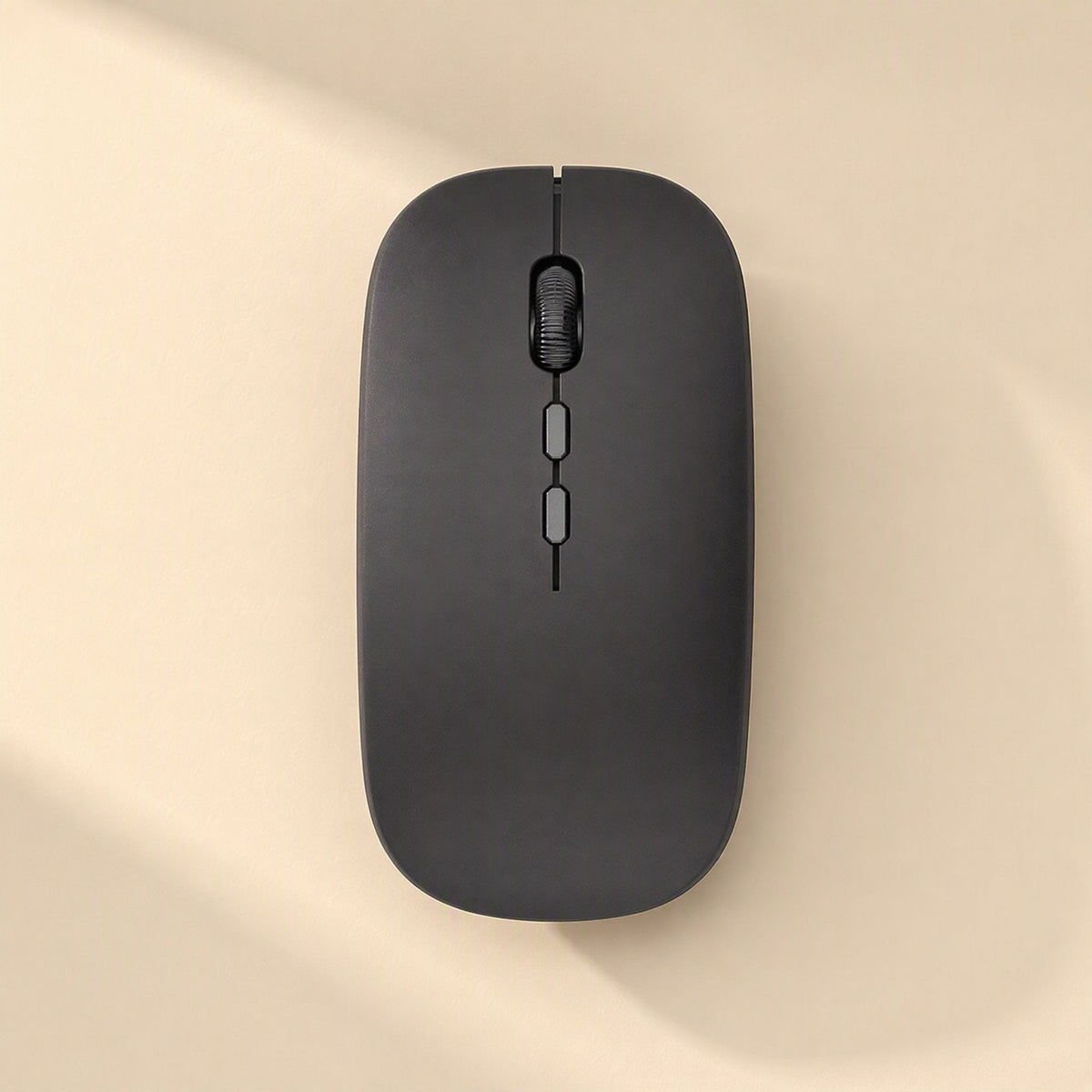 Swiftroam – Black wireless mouse seen from above with scroll wheel and two side buttons on a beige surface
