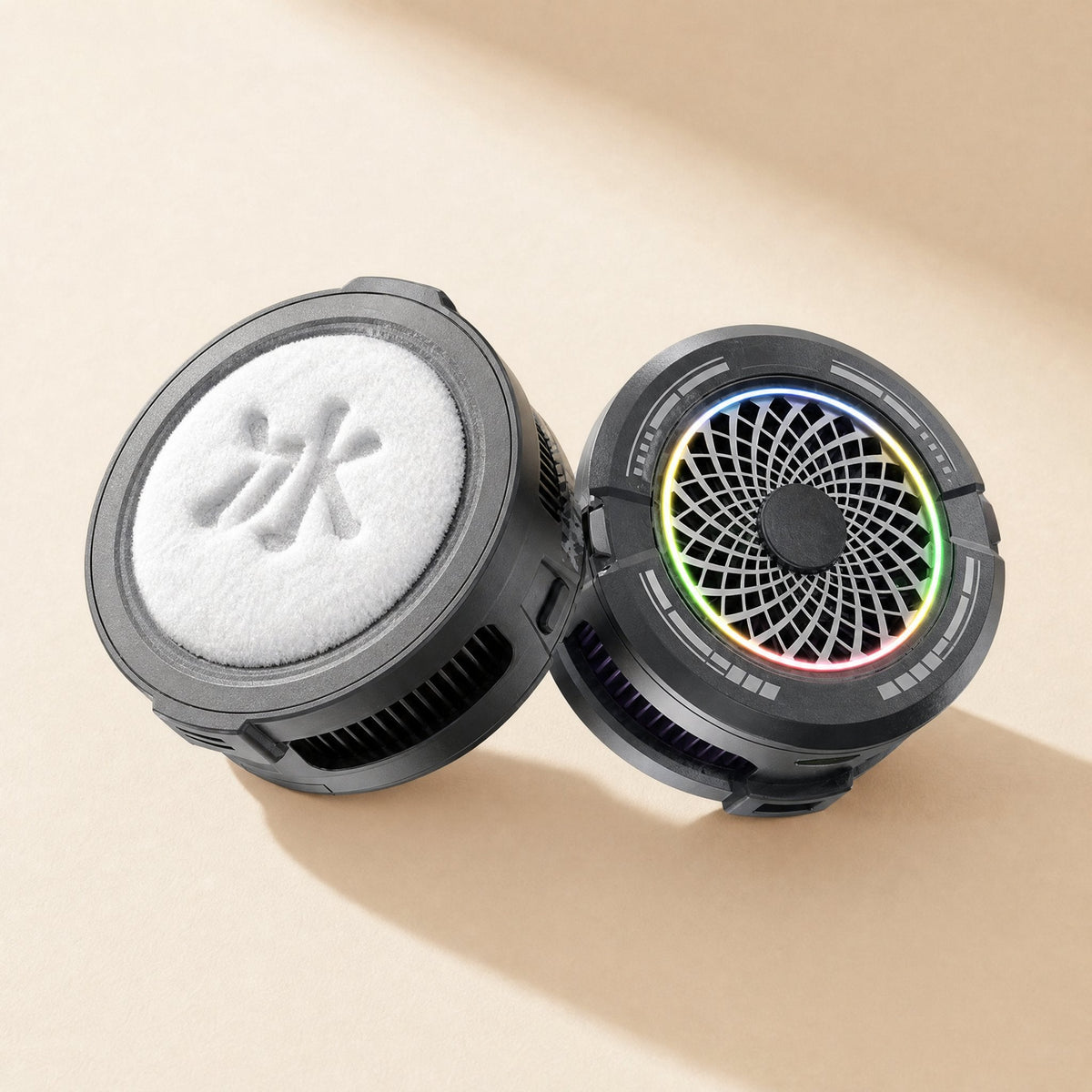 Chillmate – Two round coolers side by side, one showing a white cooling pad marked with a Chinese character