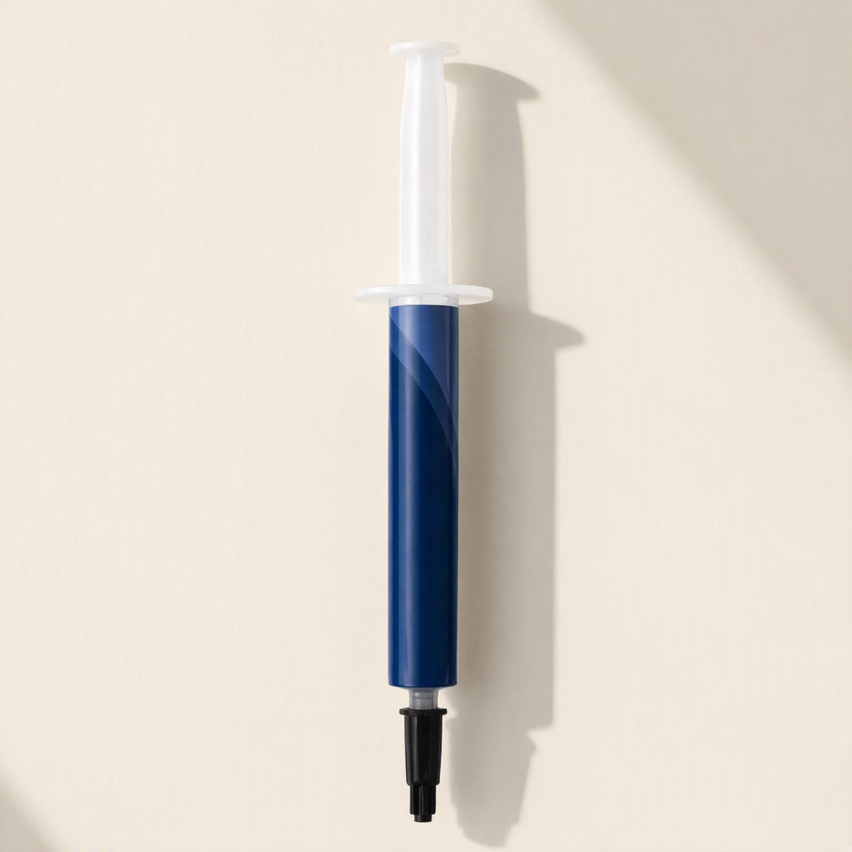Chipglide – Single blue thermal paste syringe with white plunger and black tip cap, shown upright with shadow