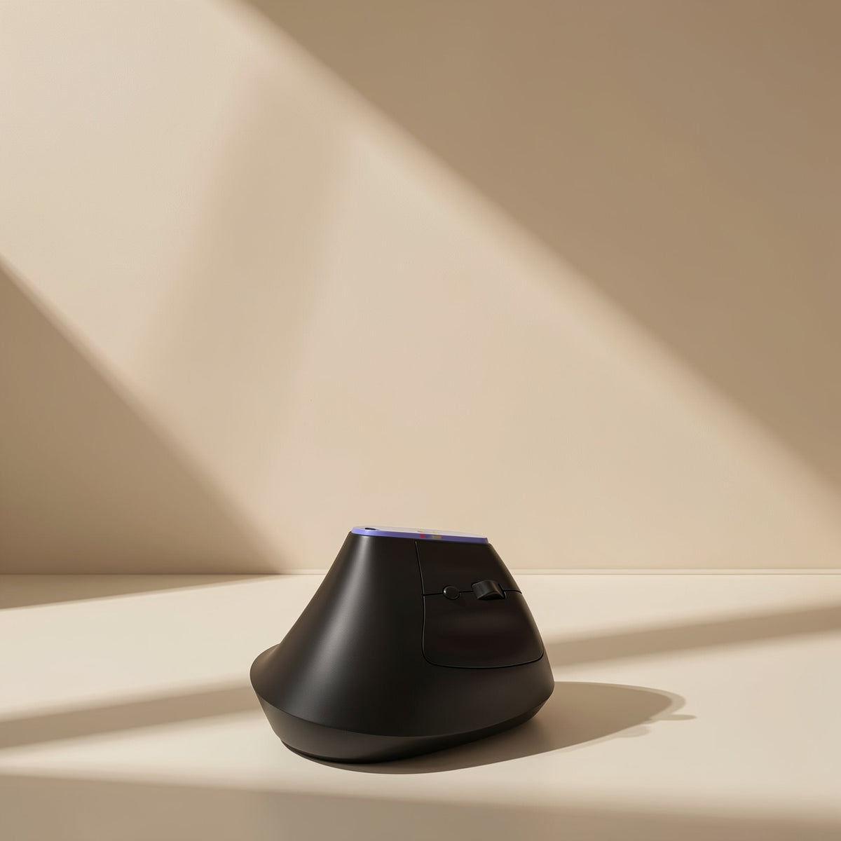 Ergohover – Rear view of the black vertical mouse with a blue light edge, casting a long shadow on a cream surface