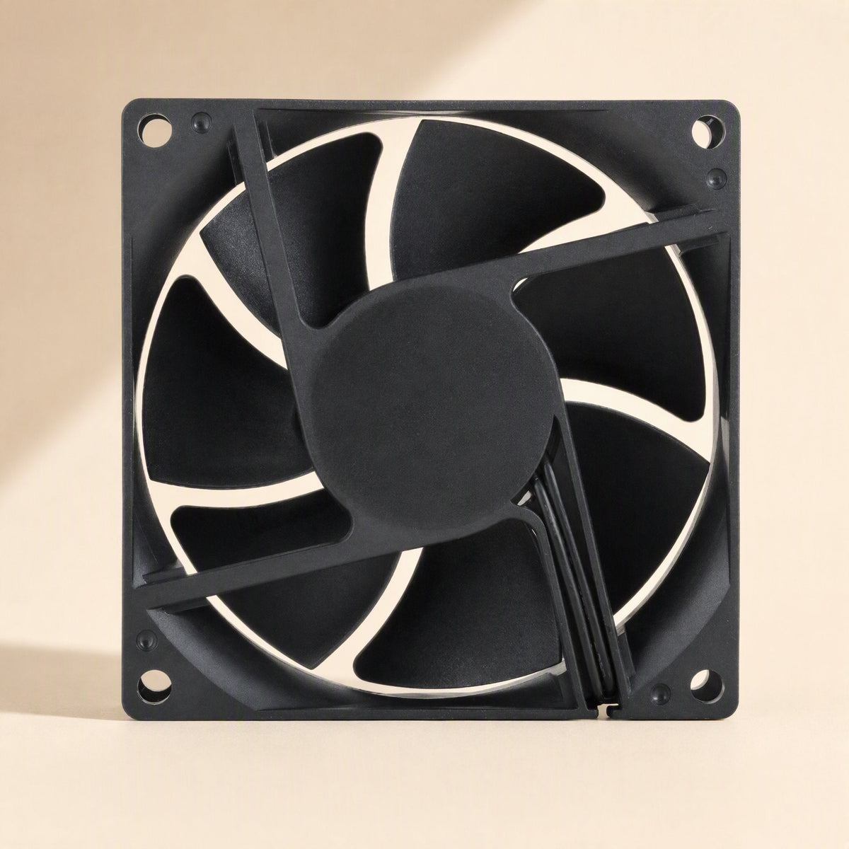Casecool – Rear view of the fan showing three support struts, central motor hub and wire channel on the black frame
