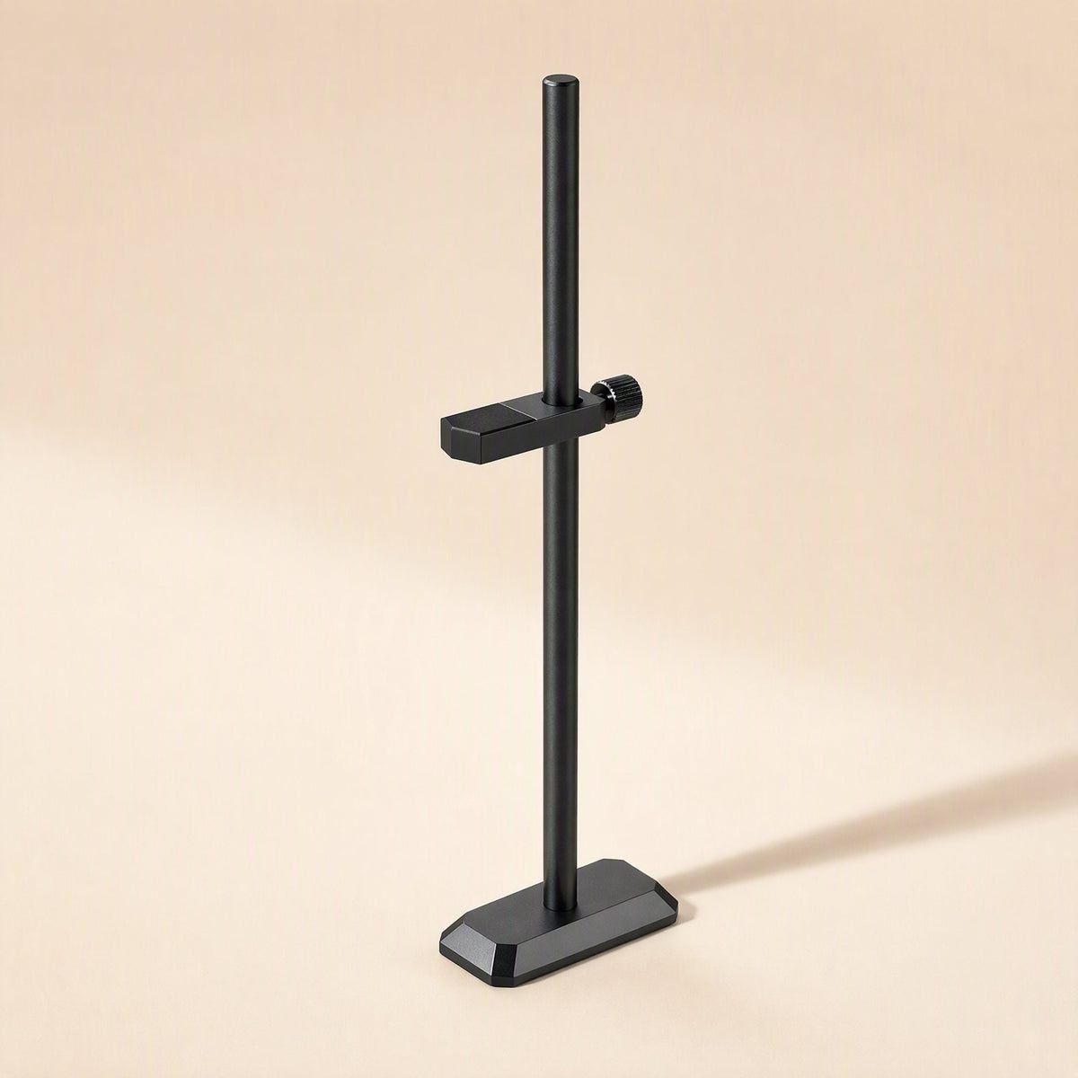 Chipbrace – Black graphics card bracket with one adjustable clamp arm and knurled thumbscrew on a beige backdrop