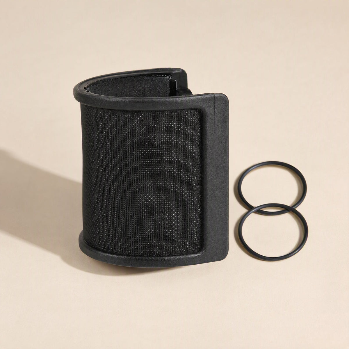 Curvecatch U-Shaped Microphone Pop Filter – black U-shaped pop filter with two black rubber O-rings beside it