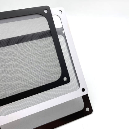 Ventmesh – Close-up of overlapping filter corners showing black and white frames, fine mesh and mounting holes
