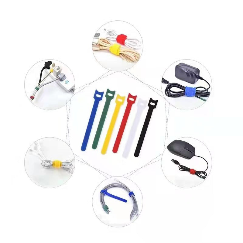 Catstrap – Six T-shaped straps in blue, green, yellow, red, white and black, surrounded by cables, a mouse and a charger