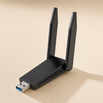 Twinsignal – USB 3.0 wireless adapter with two raised antennas, ventilation slots and blue USB connector, front angle