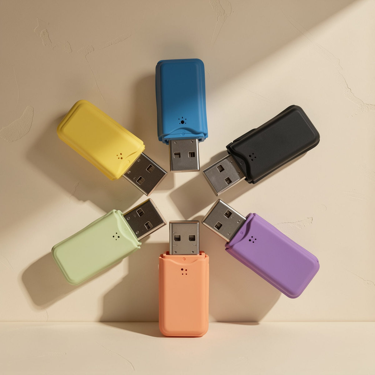Flashport – Six USB card readers in yellow, blue, black, mint, orange and purple arranged in a circle, plugs pointing in
