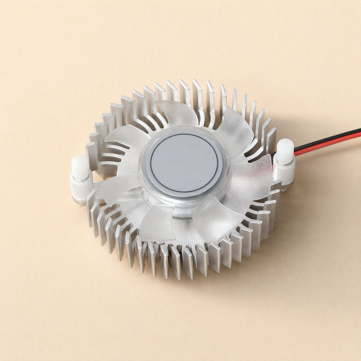 Cardcool – Top view of the silver finned heatsink with a clear seven-blade fan and white mounting pegs