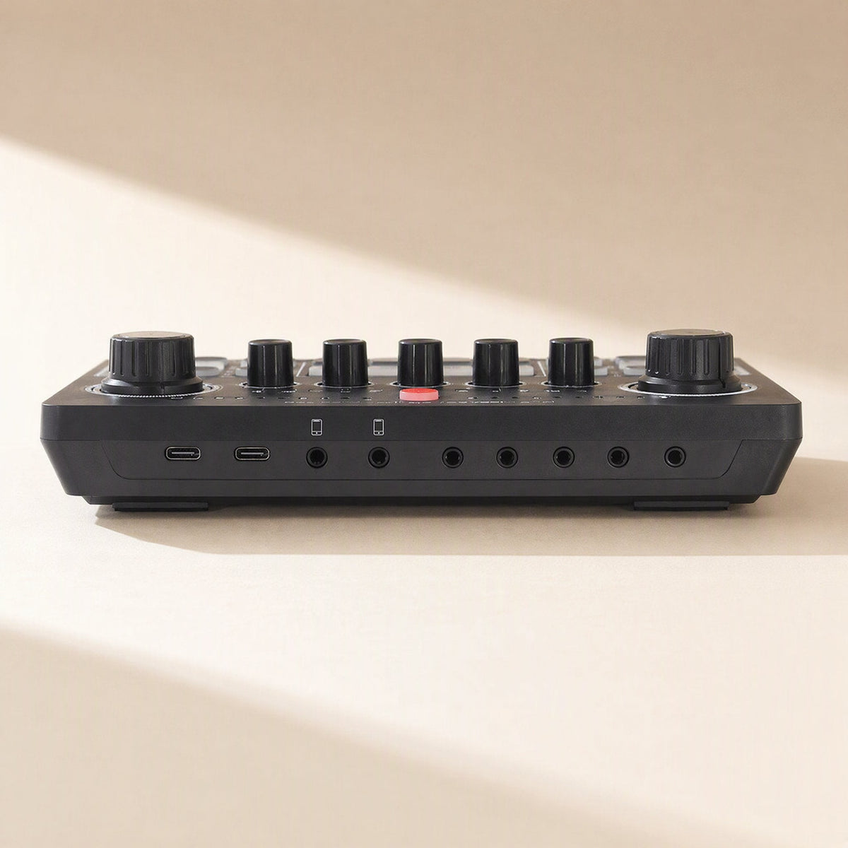 Voiceboost – Side view of the sound card showing two USB-C ports, two phone jacks and five audio jacks under the knobs