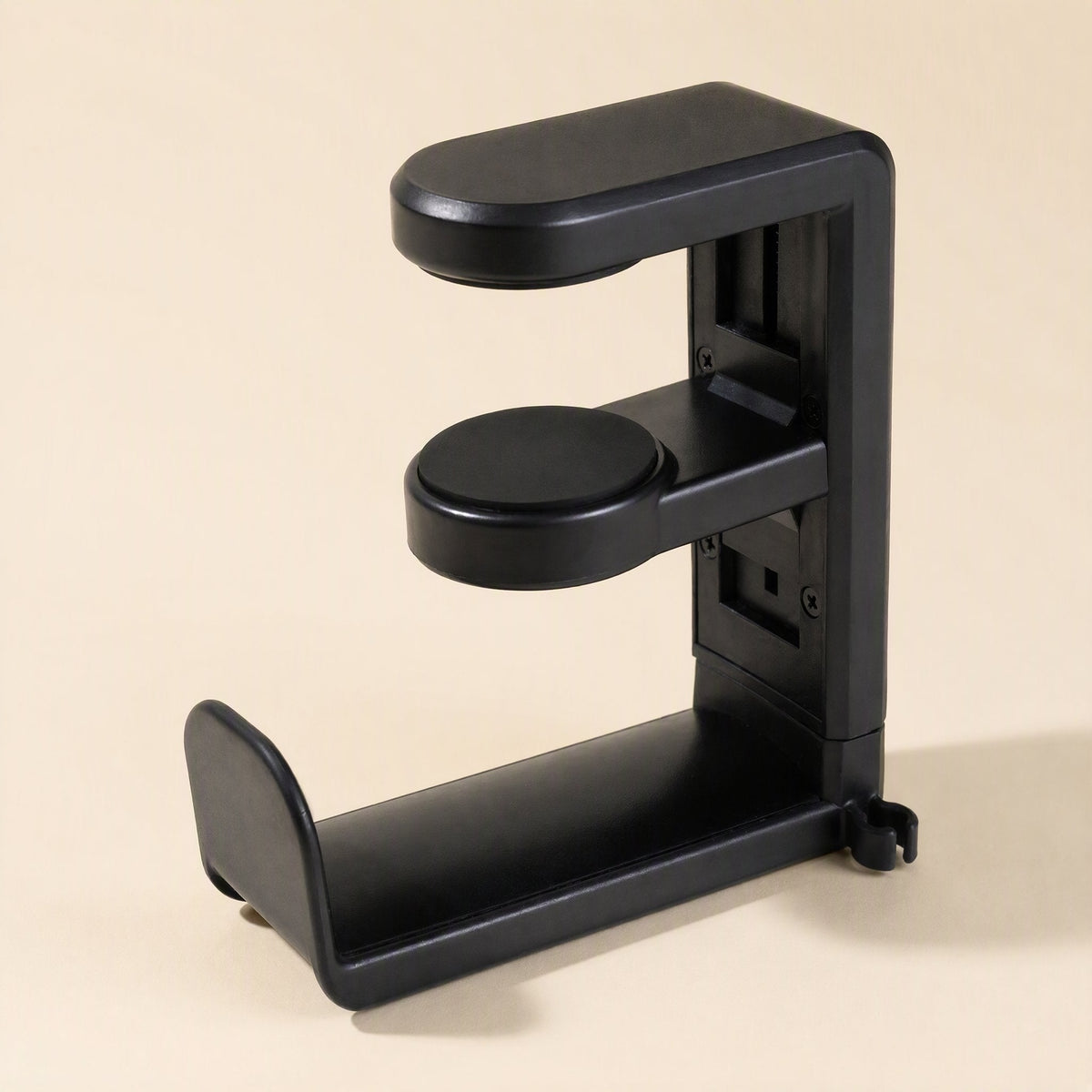 Twinhook – Same black stand from a slightly higher angle, with the middle round hook and bottom headband rest visible
