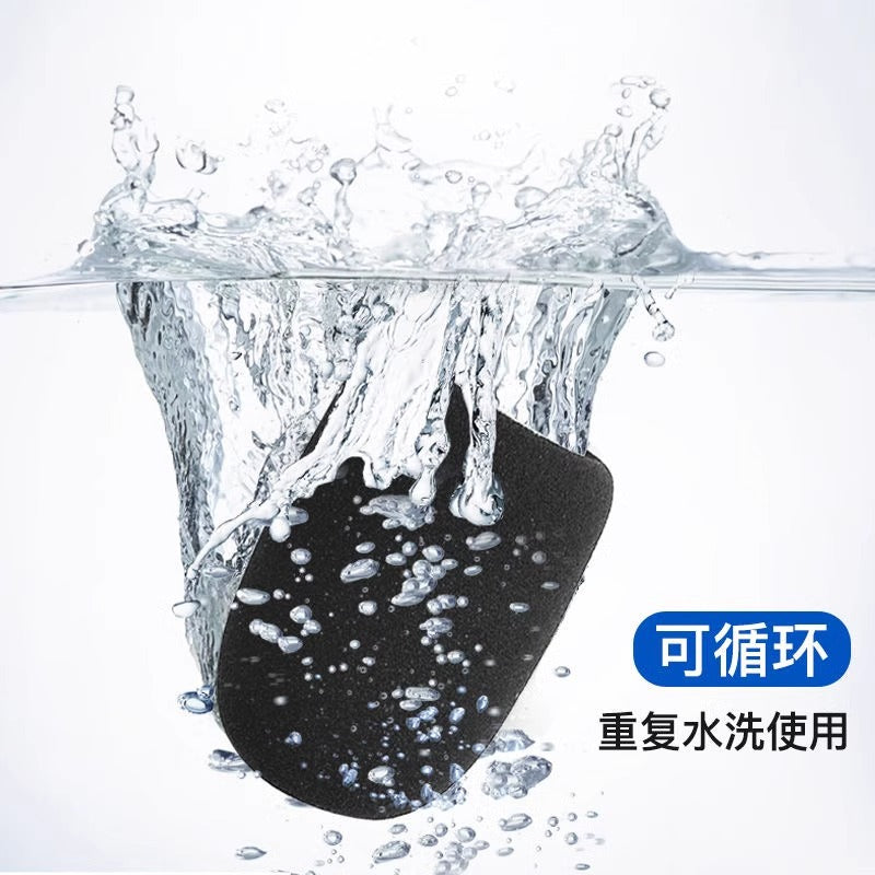 Beewind – Black foam windscreen being dunked in splashing water, with a label about repeated washing