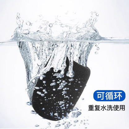 Beewind – Black foam windscreen being dunked in splashing water, with a label about repeated washing