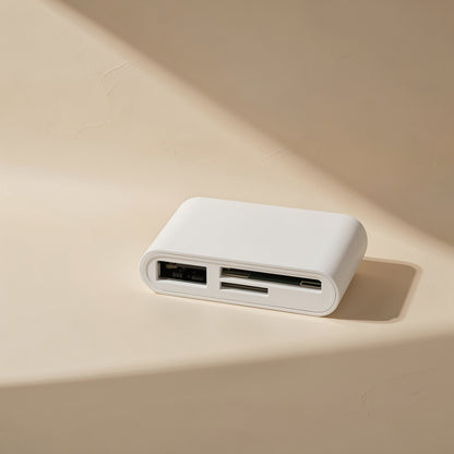 Portbyte – White card reader front view with USB-A port and SD and TF card slots, on a cream surface