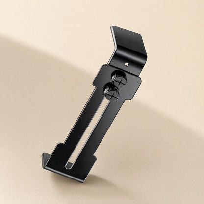 Cornerhold – Black graphics card bracket seen from the back, showing the vertical slot, thumbscrews and angled top lip
