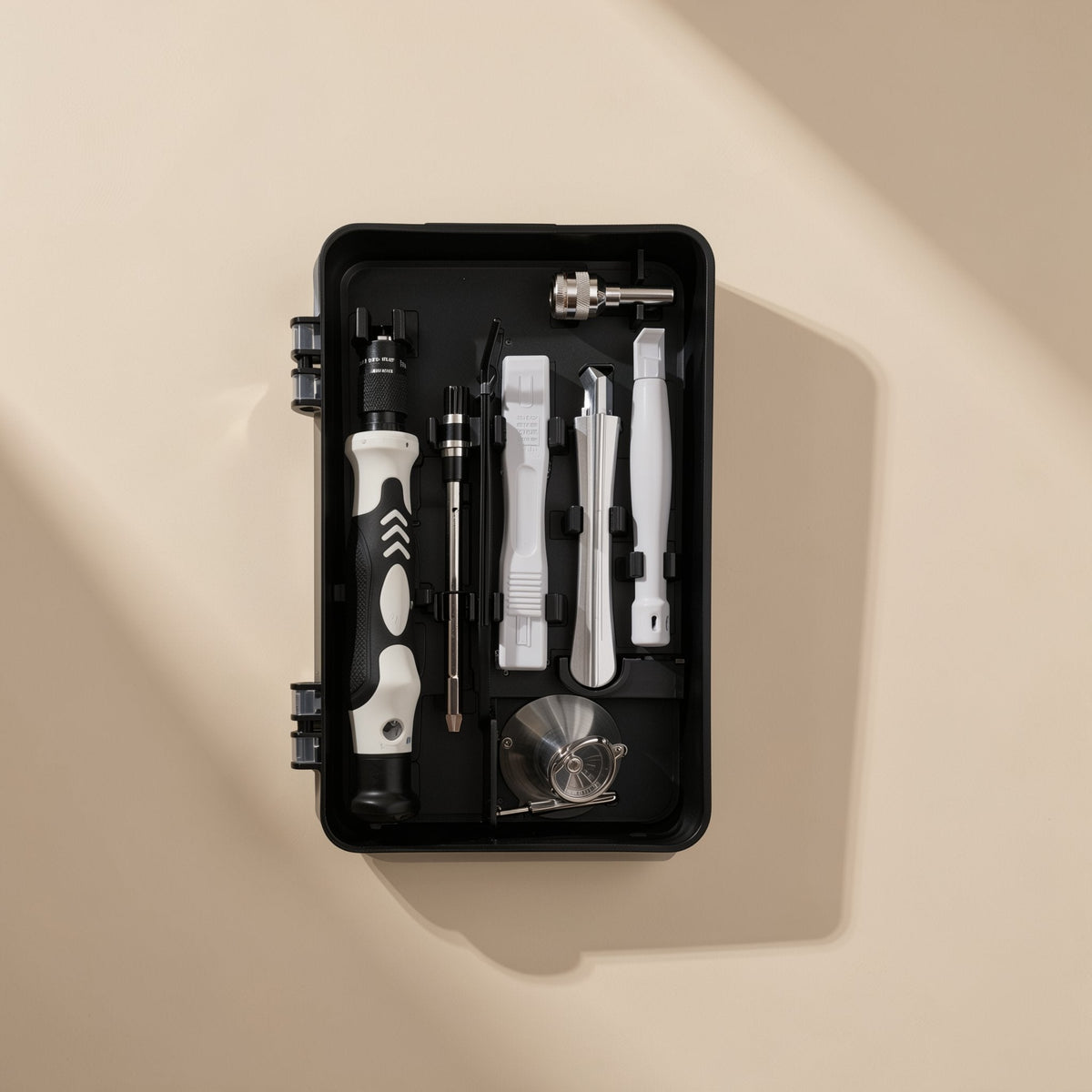 Bitbundle – Open lower tray with white and black screwdriver handle, extension, pry tools and a magnifier lens