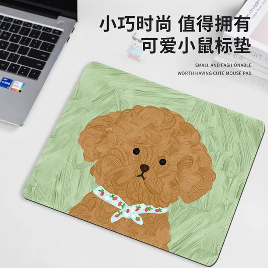 Pawgrid – Brown curly poodle mouse pad with green brushstroke background beside a laptop, with Chinese and English text