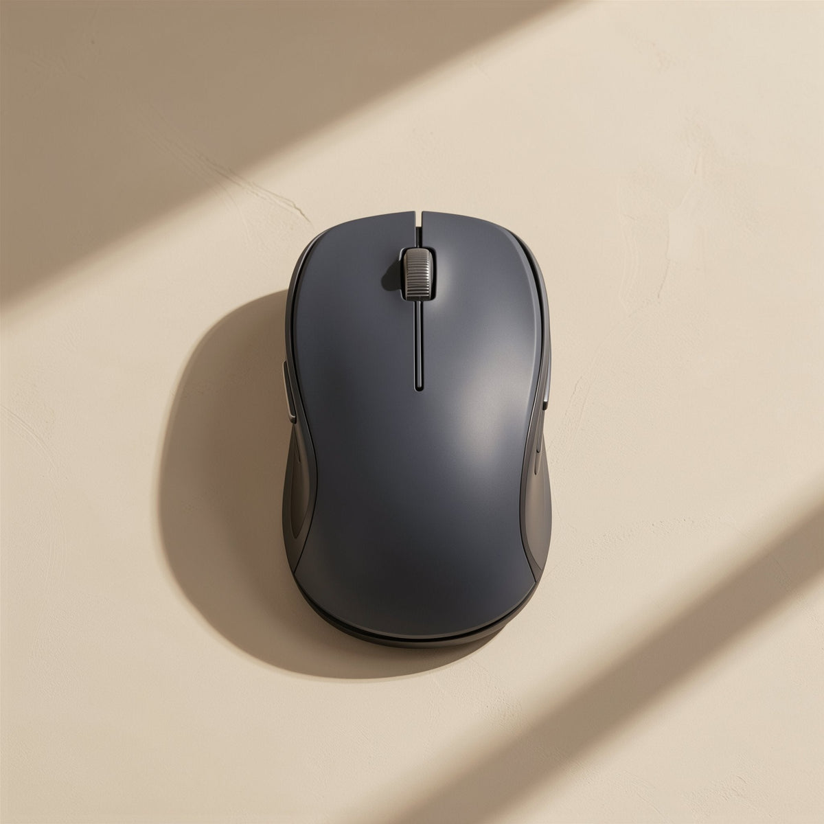 Slimclick – Gray ergonomic wireless mouse with a contoured shape, top view with soft diagonal shadows on a cream background