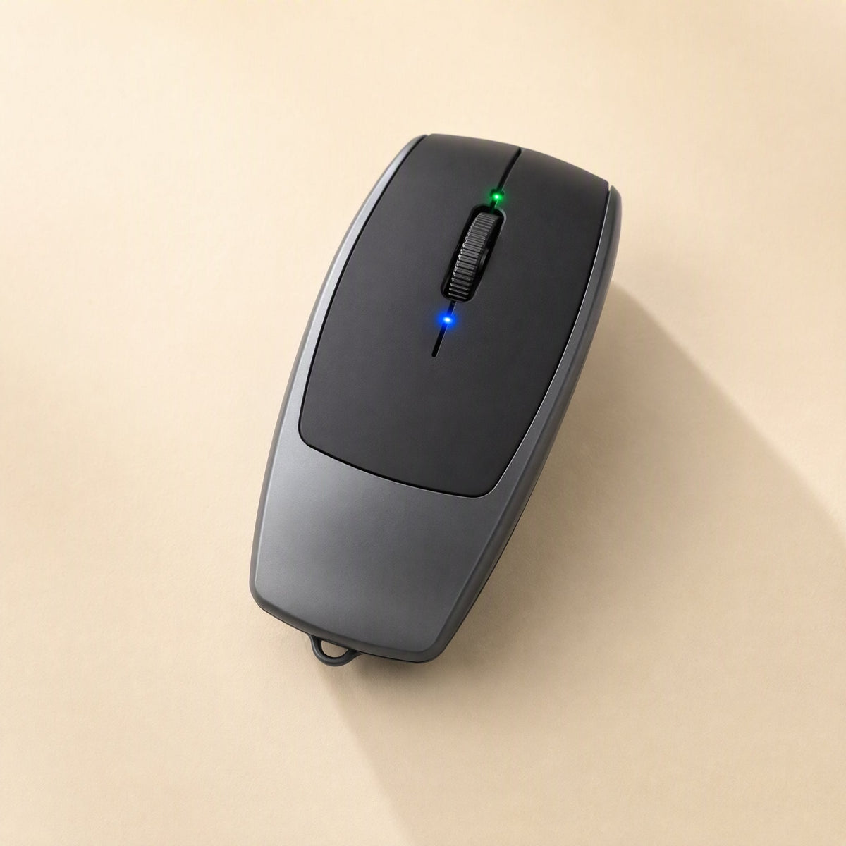 Clickmate – Black and grey mouse from above with a green and a blue indicator light beside the scroll wheel
