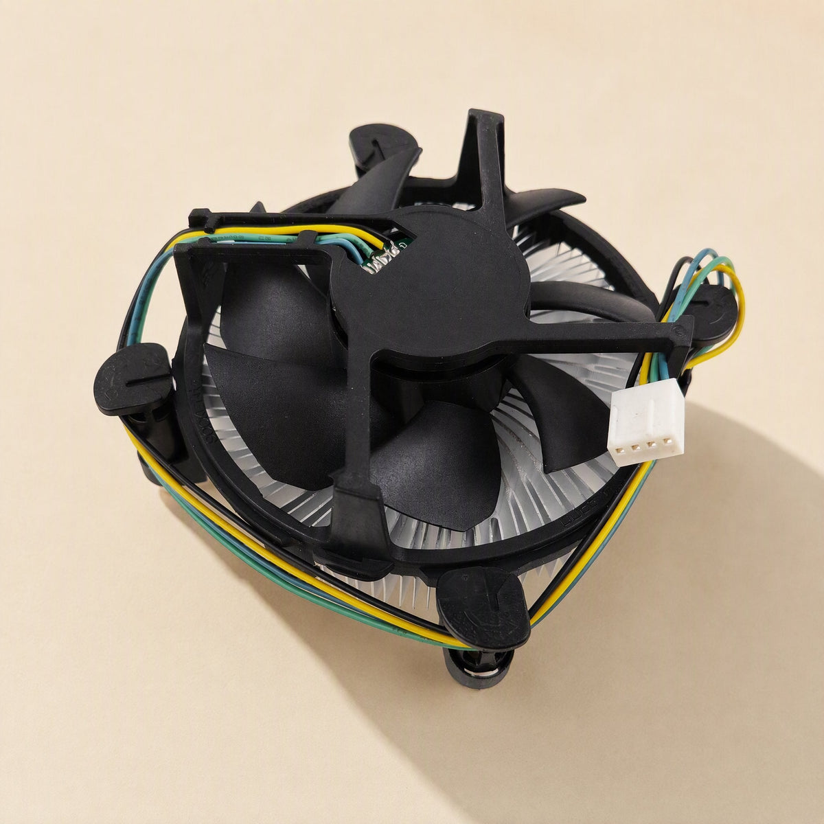 Chipbreeze Temperature Controlled CPU Cooling Fan – top view of the black fan blades, wiring and white four-pin connector