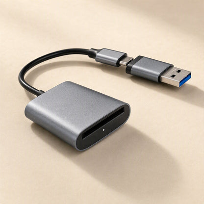 Flashread – Single-slot gray card reader with a small indicator light and USB-C plug fitted with a USB-A adapter