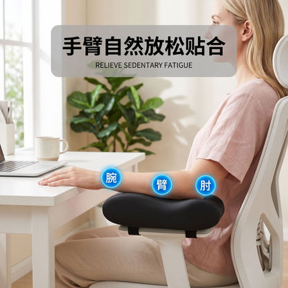 Comfycurve – Woman at a desk with her forearm resting on a black armrest pad attached to a white chair