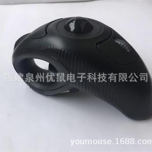 Trackorbit – Angled view of the black trackball mouse showing the trackball, side buttons and the open finger ring