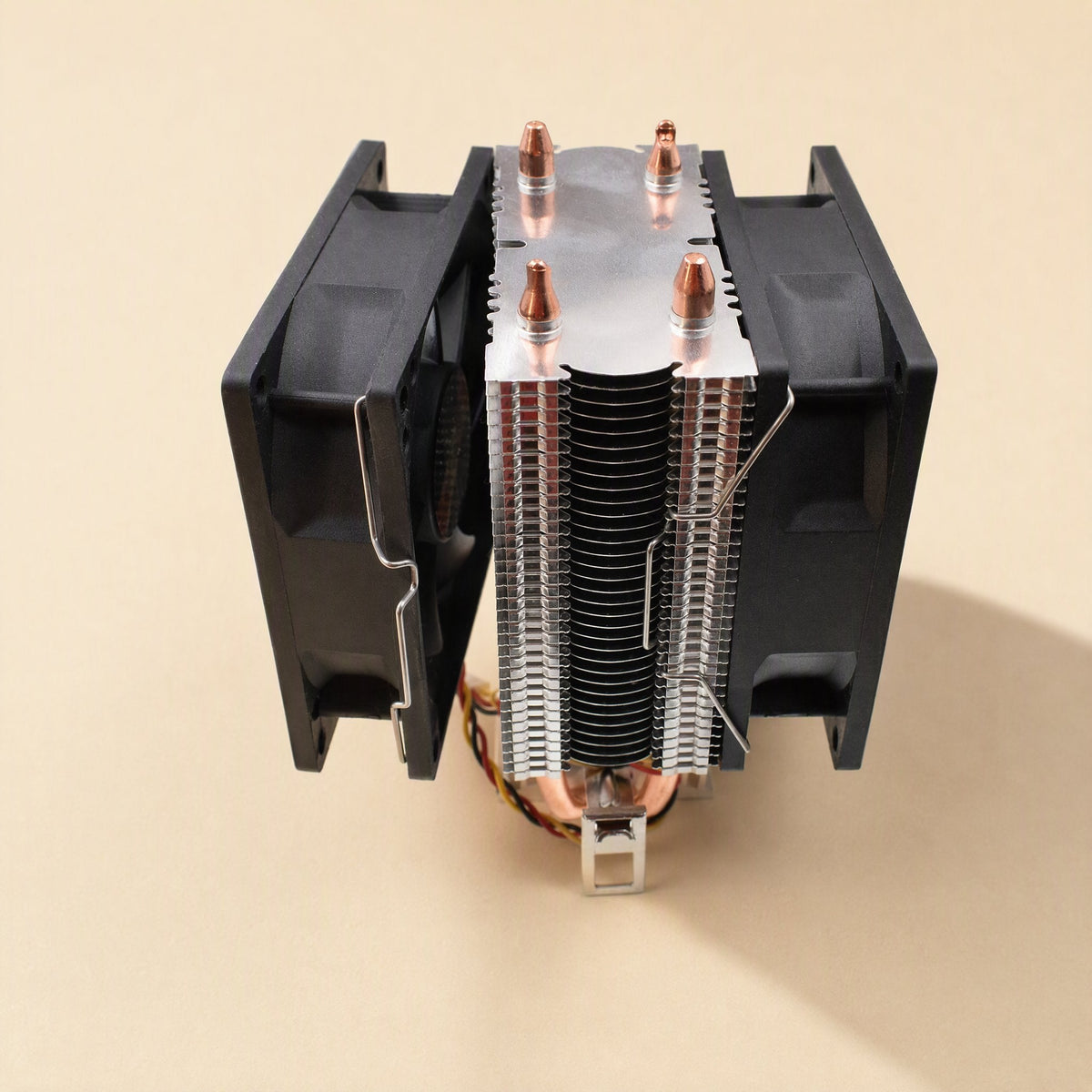 Fanlatch – Dual-fan CPU heatsink with copper heat pipes, wire fan clips holding the fans, front view