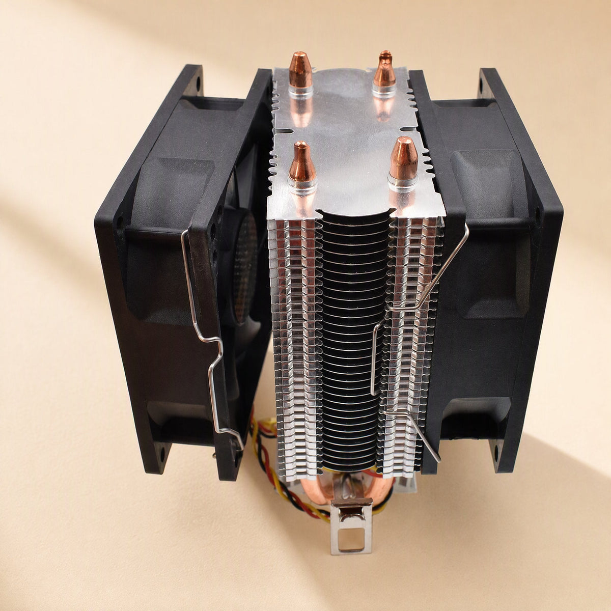 Fanclip – Steel wire fan clips holding two black fans on a CPU heatsink, seen from the side