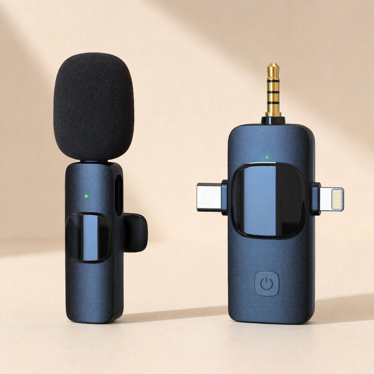Voiceclip – Close view of a slate blue clip-on mic and a receiver with 3.5mm, USB-C and Lightning connectors
