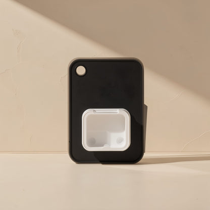 Metalbyte – Black card-shaped carrier with a clear white plastic compartment and small hole in the corner